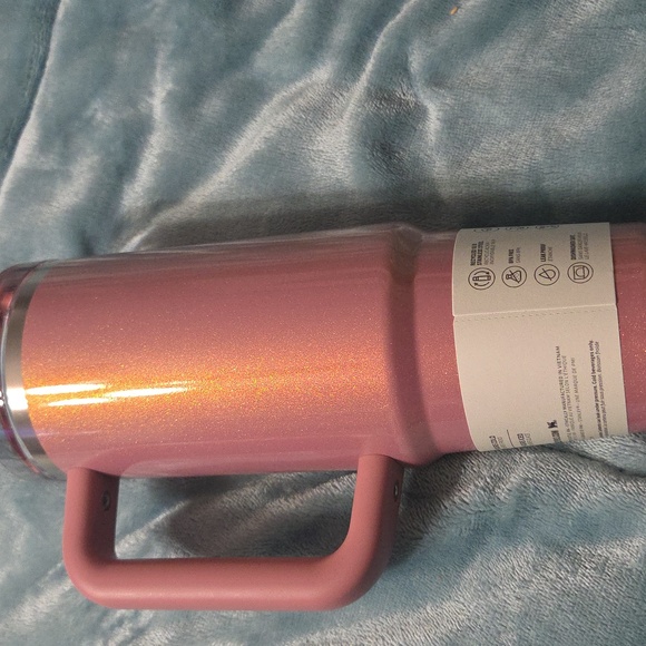 Stanley Rose Glitter Quencher ProTough Tumbler - Picture 4 of 8